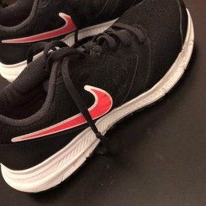 Women’s Nike tennis shoes